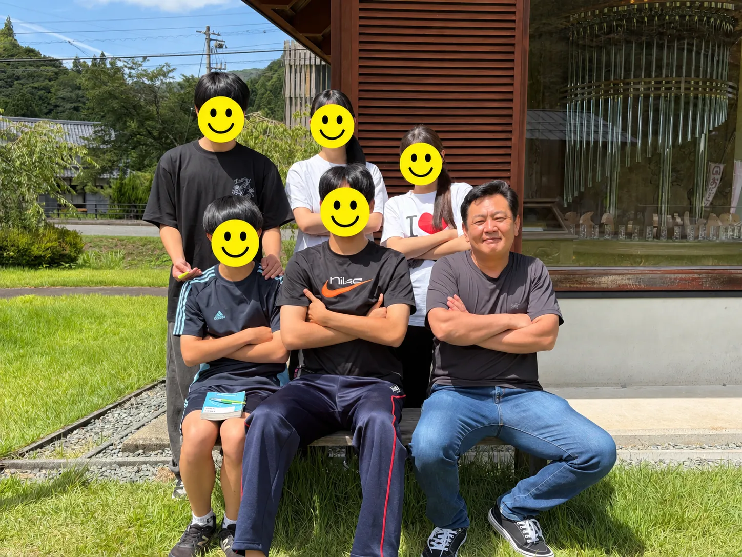 屋外での集合写真